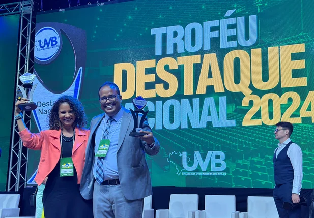 Enzo Samuel recebe prêmios em Brasília