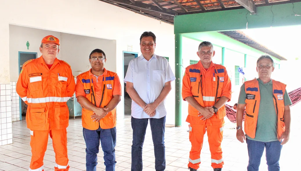 Equipes da Defesa Civil Municipal e Estadual