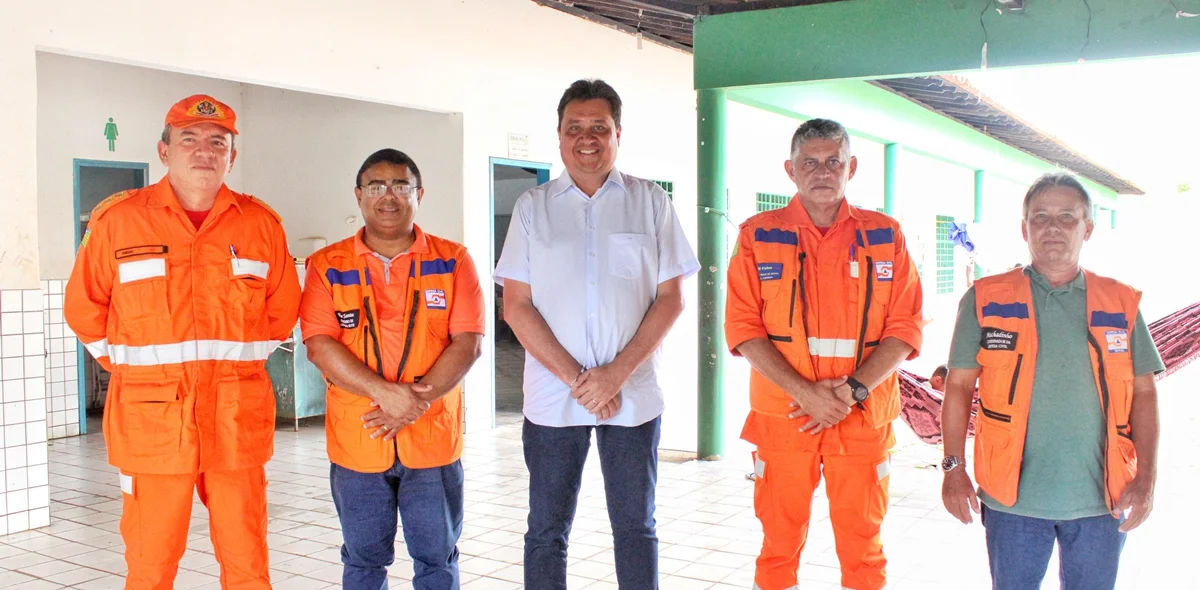 Equipes da Defesa Civil Municipal e Estadual