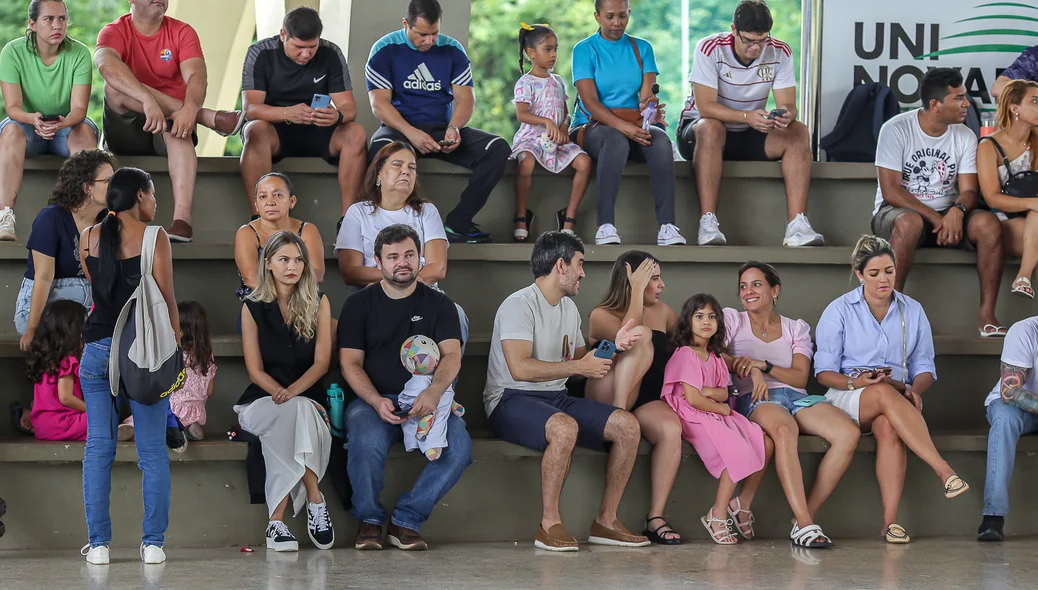 Familiares na abertura das Olimpíadas das Escolas