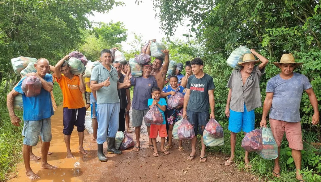 Famílias da comunidade Ilha do Meio