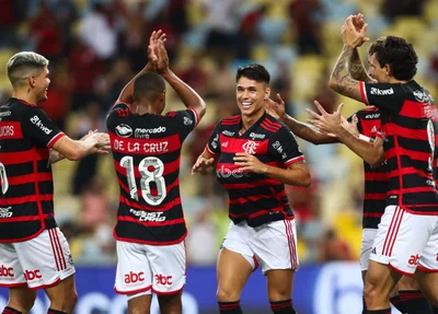Flamengo venceu o São Paulo no Maracanã