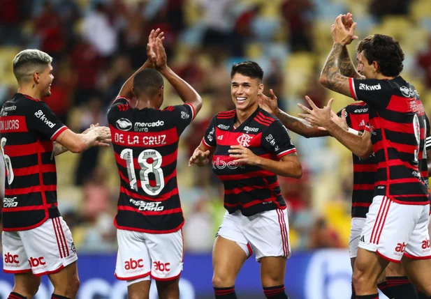 Flamengo venceu o São Paulo no Maracanã