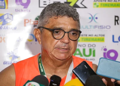 Flávio Araújo, técnico do Altos