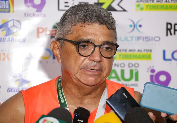 Flávio Araújo, técnico do Altos