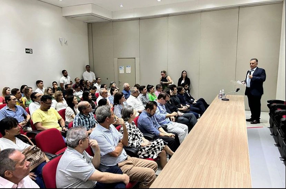 Flávio Nogueira ministra palestra no Simepi