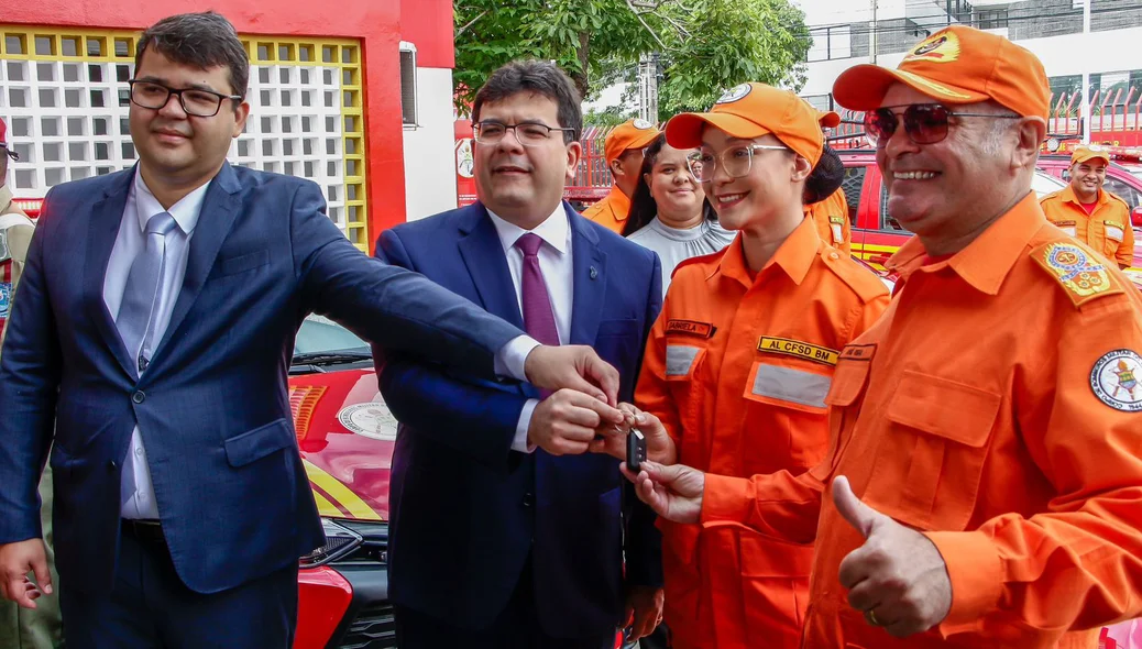 Governo entrega viaturas e equipamentos ao Corpo de Bombeiros Militar do Piauí