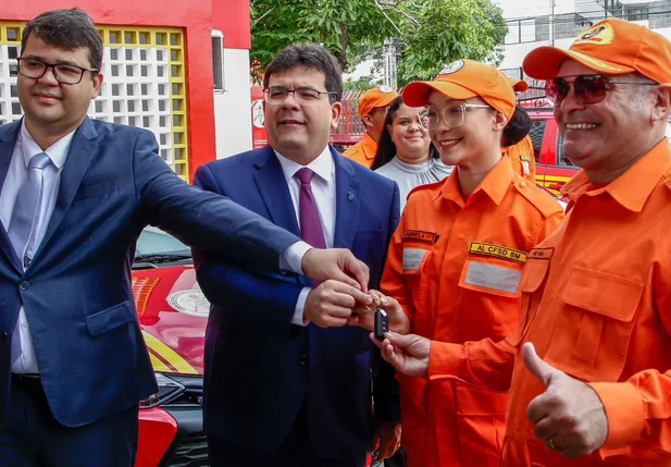Governo entrega viaturas e equipamentos ao Corpo de Bombeiros Militar do Piauí