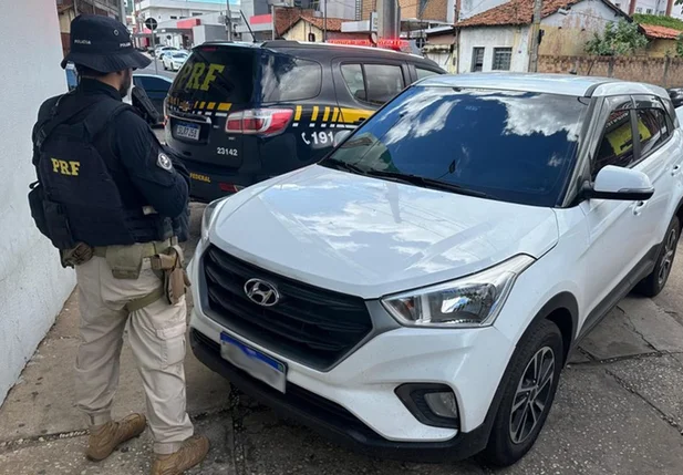 Idosa é presa em Teresina por receptação de veículo roubado em São Paulo