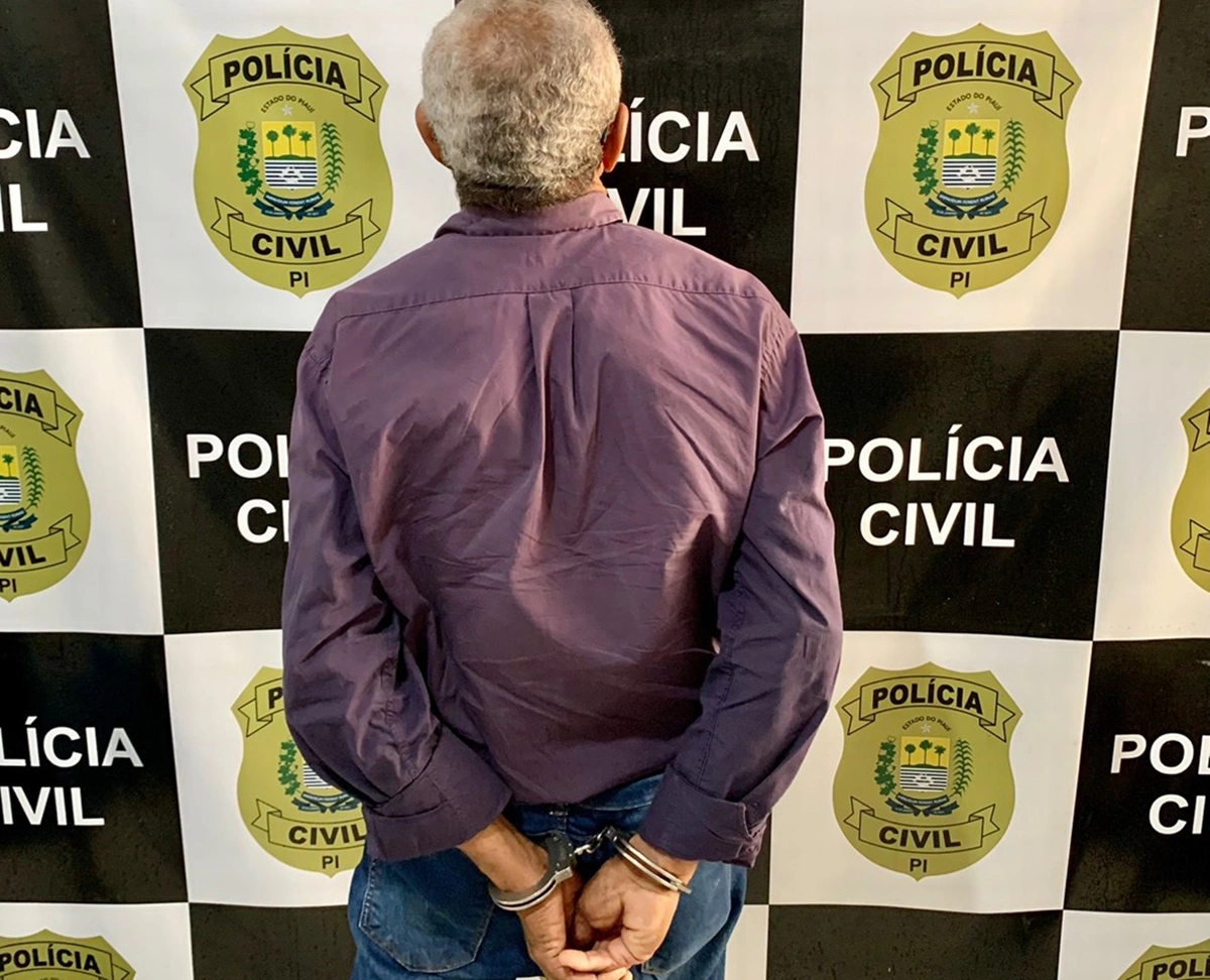 Idoso de 72 anos preso acusado de estuprar sobrinha de 12 anos