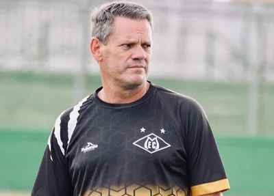 Ito Roque, técnico do Fluminense-PI