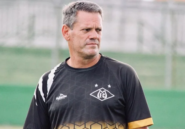Ito Roque, técnico do Fluminense-PI