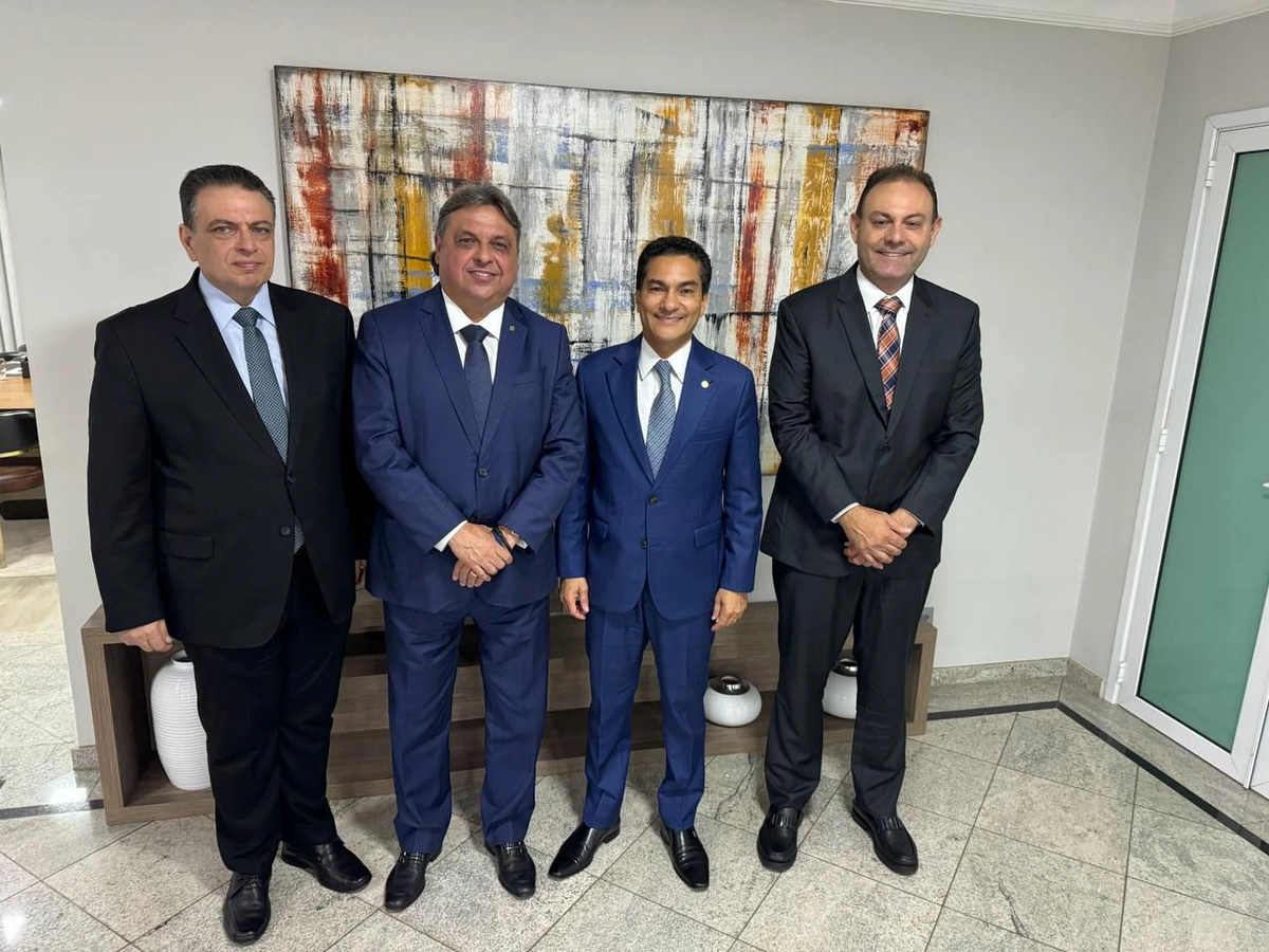Jeová Alencar e Gessivaldo Isaías com Marcos Pereira e Júlio Arcoverde
