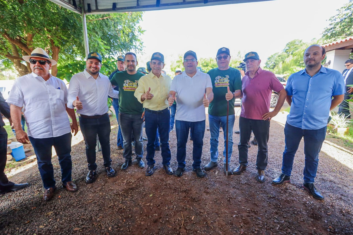 João Mádison ao lado do governador Rafael Fonteles