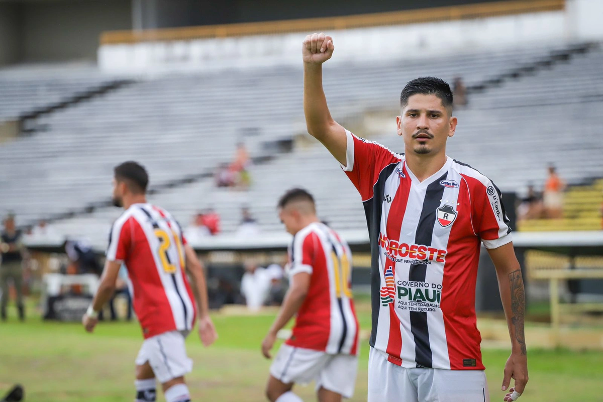 Felipe Pará marcou dois gols e garantiu a vitória do River sobre o Águia de Marabá