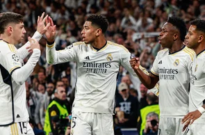 Jogadores de Real Madrid comemoram gol de empate de Valverde