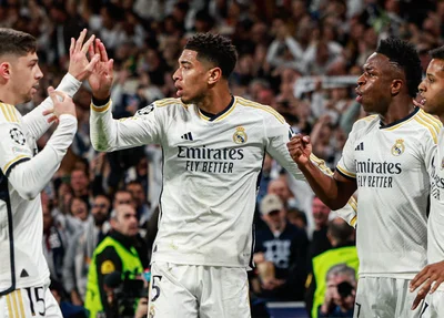 Jogadores de Real Madrid comemoram gol de empate de Valverde