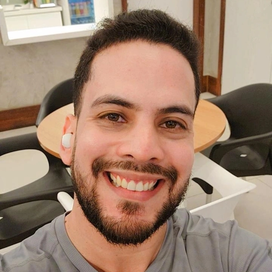 Jornalista André Linhares decidiu buscar ajuda profissional para lidar com a ansiedade