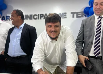 Júnior Macêdo assinou a ficha de filiação durante ato no Plenarinho da Câmara Municipal de Teresina