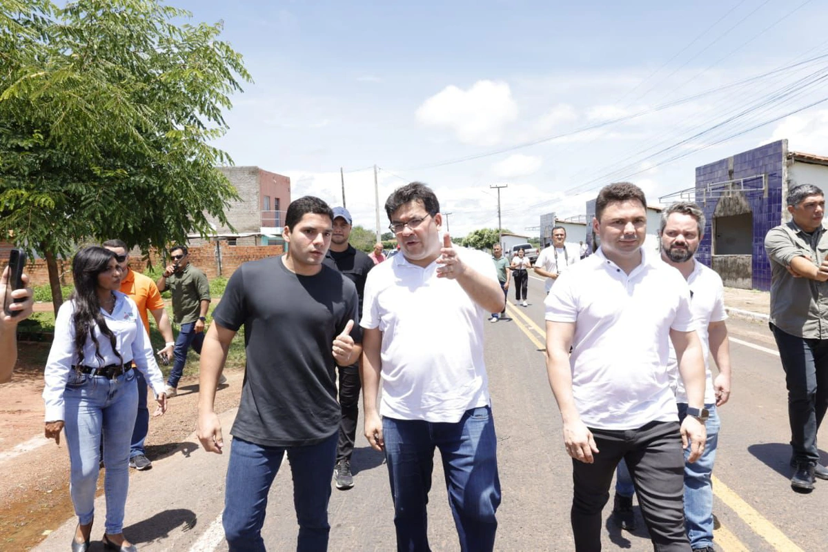 Leonardo Sobral e o governador Rafael Fonteles inauguram obras