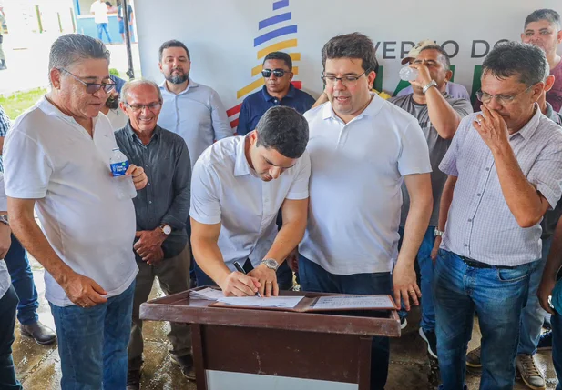 Leonardo Sobral e Rafael Fonteles em agenda no interior do Piauí