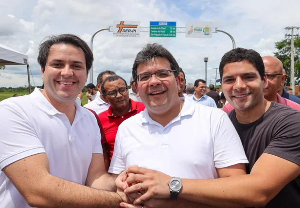 Leonardo Sobral em visita a obras com o governador Rafael Fonteles