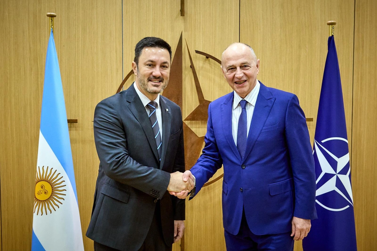Luis Petri e Mircea Geoana