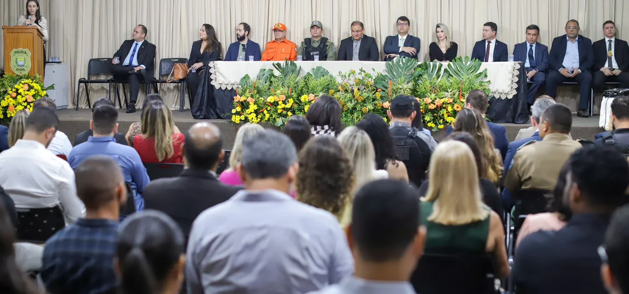 Mais de 70 homenageados entre delegados, agentes, escrivães e peritos da Polícia Civil do Piauí