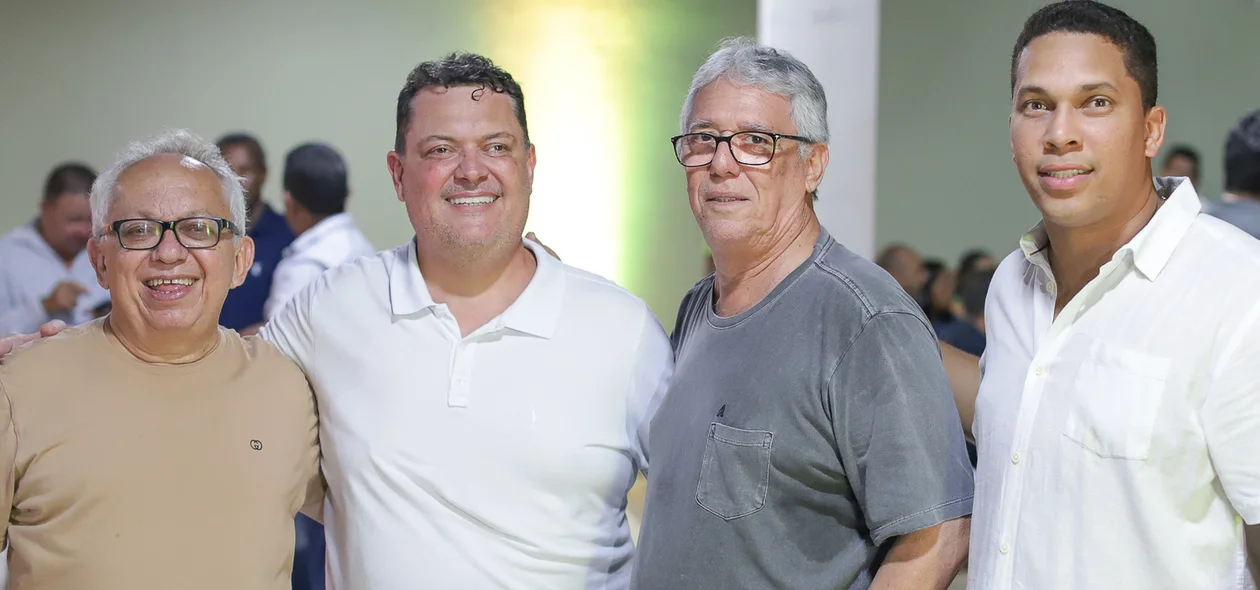 Marquinho Maia ao lado de amigos