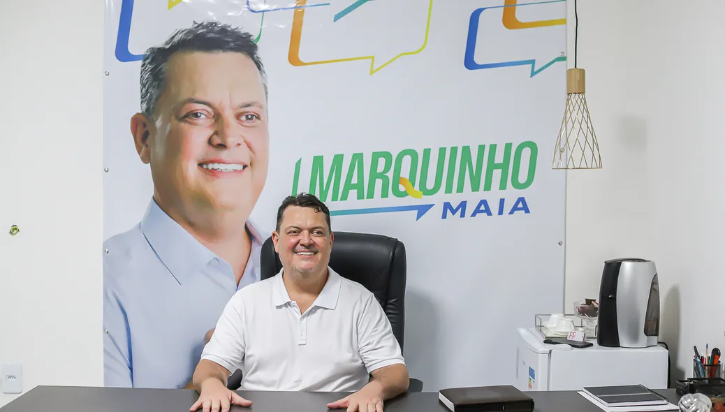 Marquinho Maia no seu escritório que fica localizado na zona leste da capital