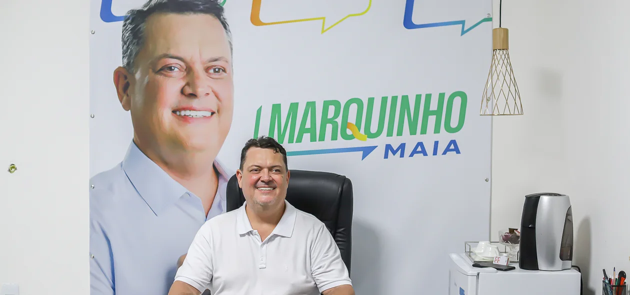 Marquinho Maia no seu escritório que fica localizado na zona leste da capital