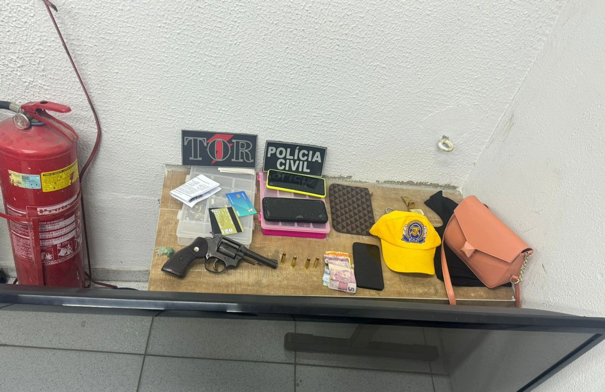 Material apreendido com a dupla