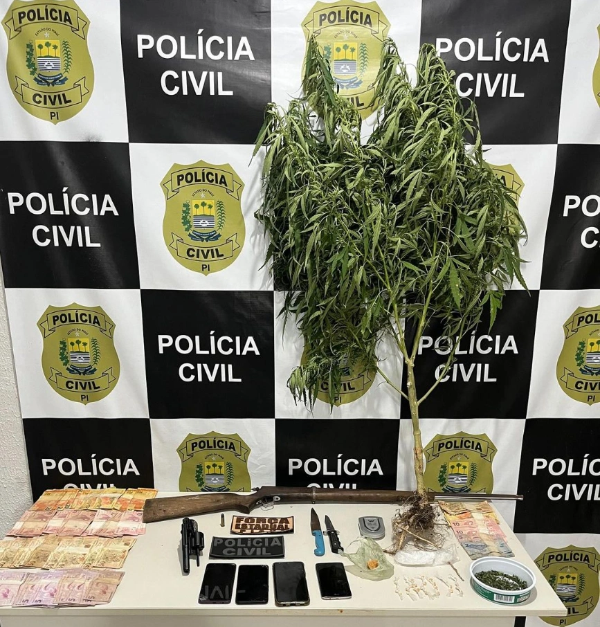 Material apreendido durante Operação Cerco Fechado em Buriti dos Lopes