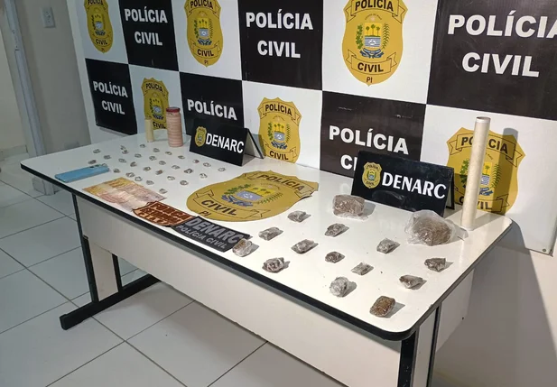 Material apreendido pelo DENARC