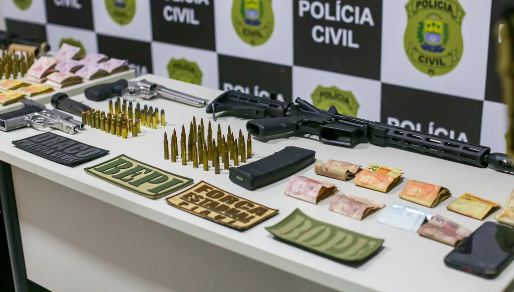 Material ilícito na sede do DRACO