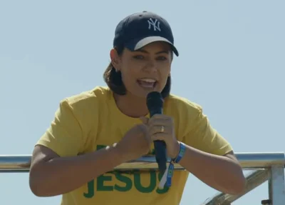 Michelle Bolsonaro durante o ato na praia de Copacabana