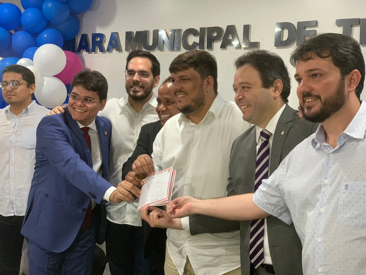 O ato de filiação contou com a presença do deputado federal Marcos Aurélio Sampaio e do deputado estadual Oliveira Neto