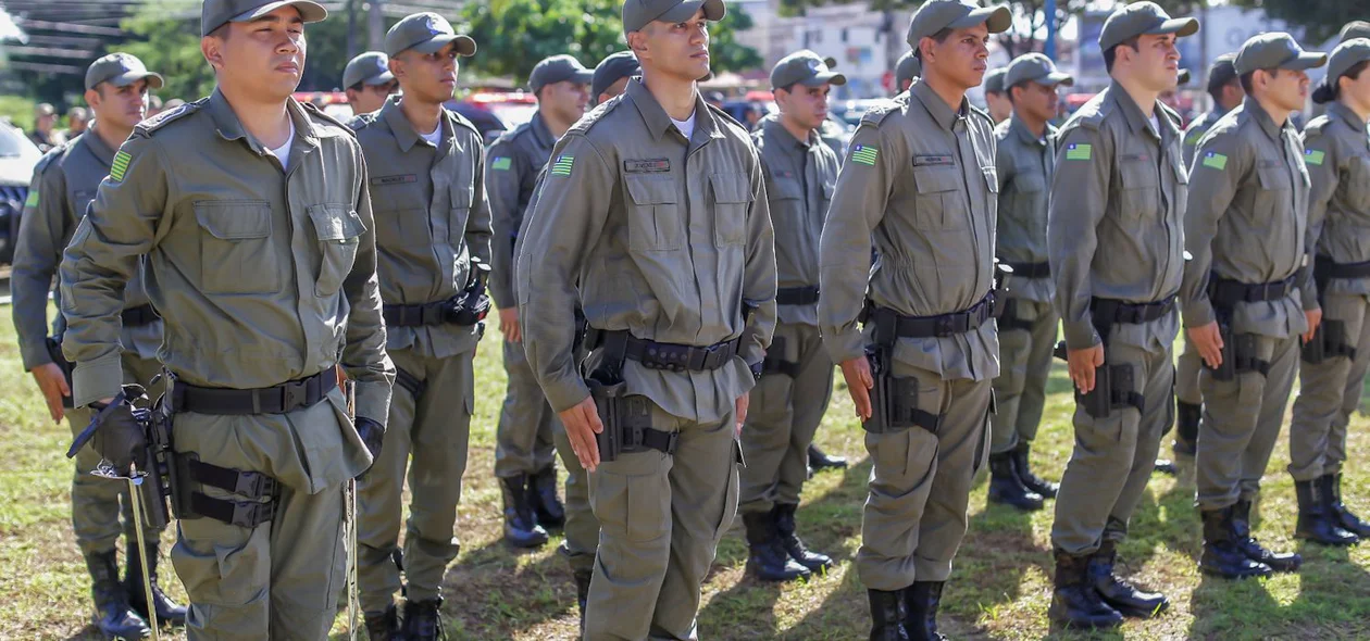 O evento também marcou a habilitação de 136 subtenentes, que adentrarão os quadros oficiais como segundos-tenentes