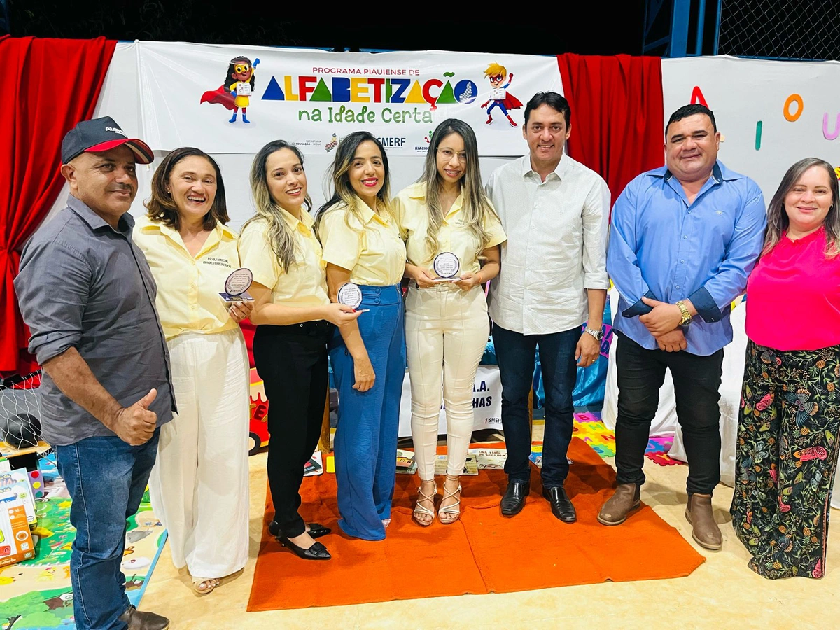 O Prêmio ALFA-10 é um incentivo financeiro destinado às escolas
