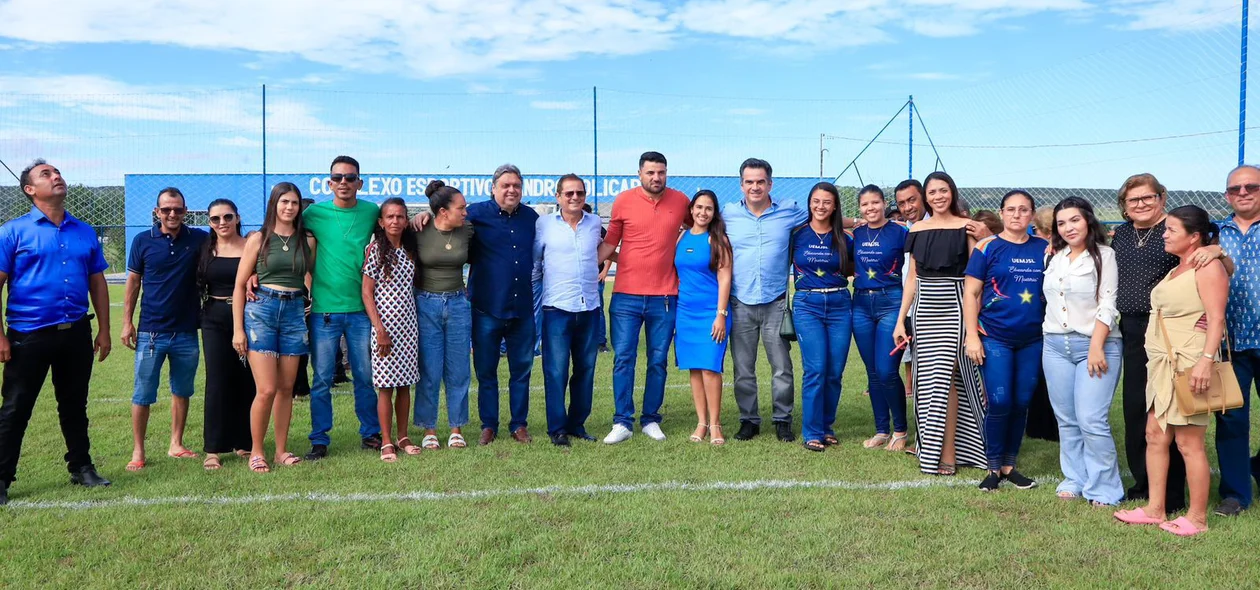 O senador Ciro Nogueira esteve junto com diversos políticos
