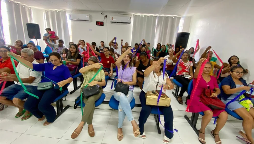 Pais de crianças com Transtorno do Espectro Autista (TEA) participaram da palestra