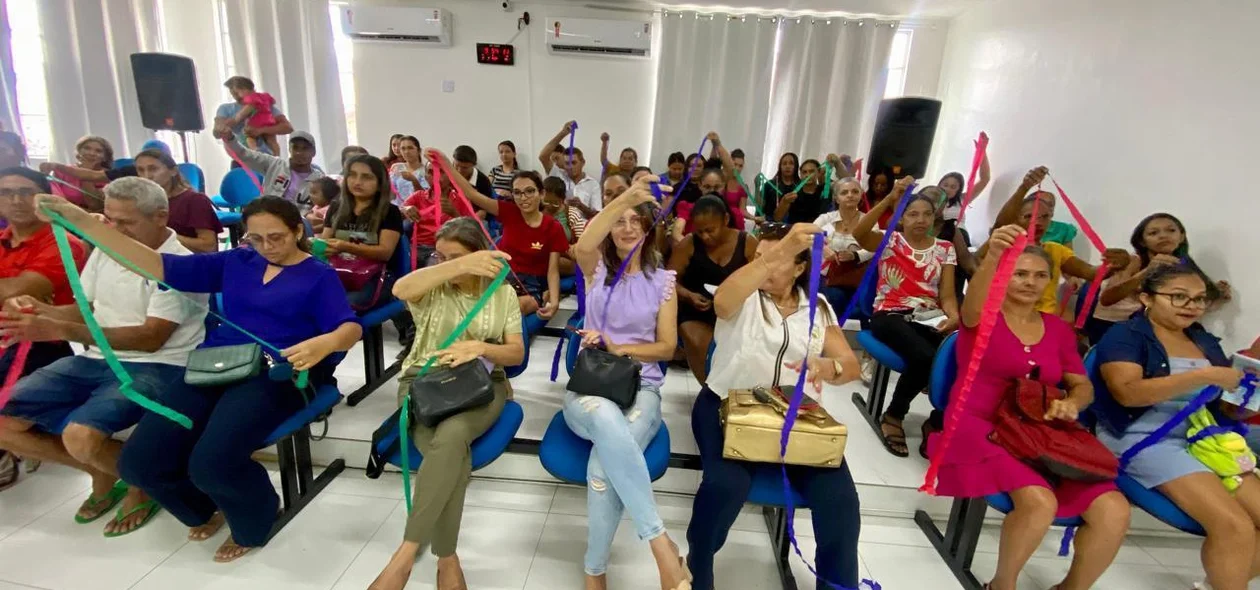 Pais de crianças com Transtorno do Espectro Autista (TEA) participaram da palestra