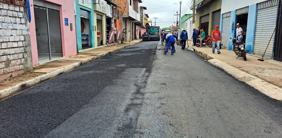 Pavimentação asfáltica de ruas na zona urbana