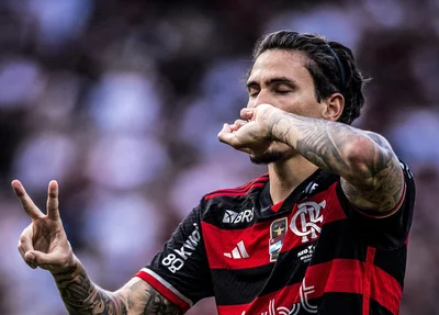 Pedro comemora gols na final do Carioca