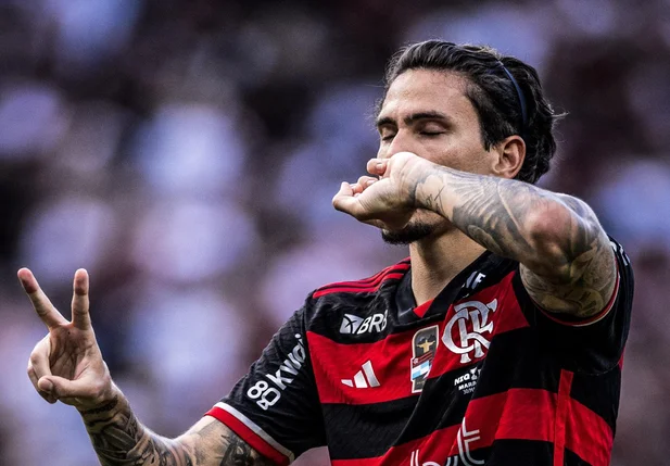 Pedro comemora gols na final do Carioca