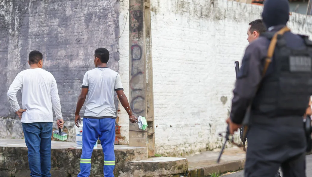 Pichações que faziam referência ao PCC foram apagadas na Vila Ferroviária, zona Sul de Teresina