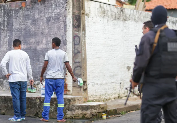 Pichações que faziam referência ao PCC foram apagadas na Vila Ferroviária, zona Sul de Teresina