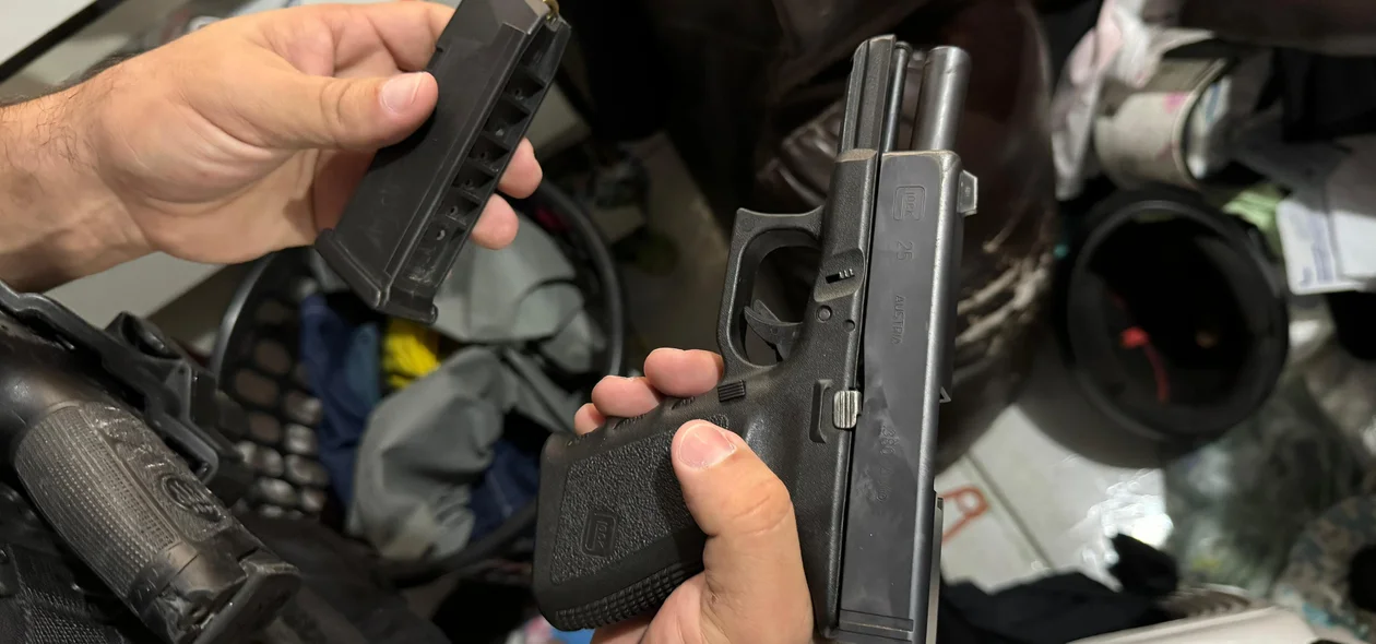 Pistola apreendida durante a Operação Cerco Fechado