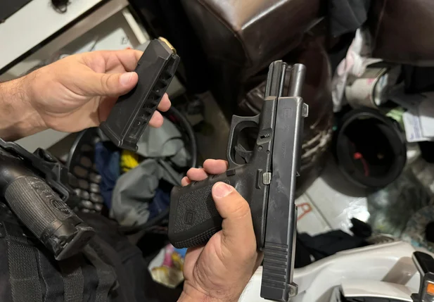 Pistola apreendida durante a Operação Cerco Fechado