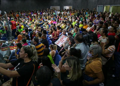 Plenário da Câmara Municipal lotado